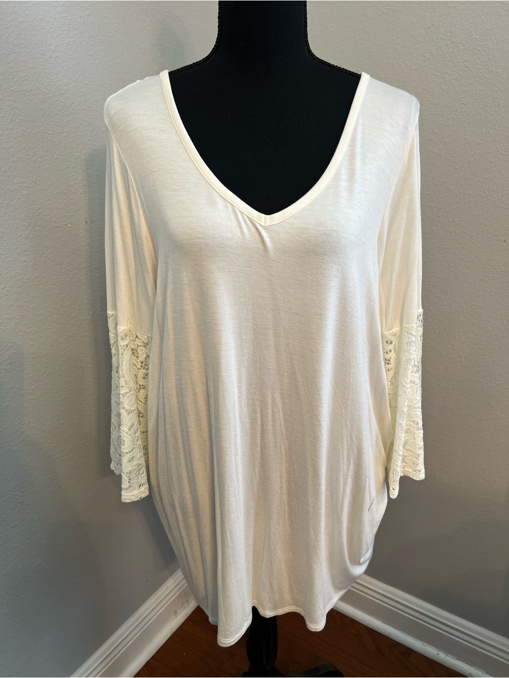 Avenue Cream Scoop Neck Knit Top Size 14/16 NWT